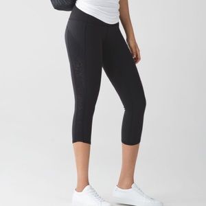 Lululemon Beyond Boundaries Black Crop, sz 6